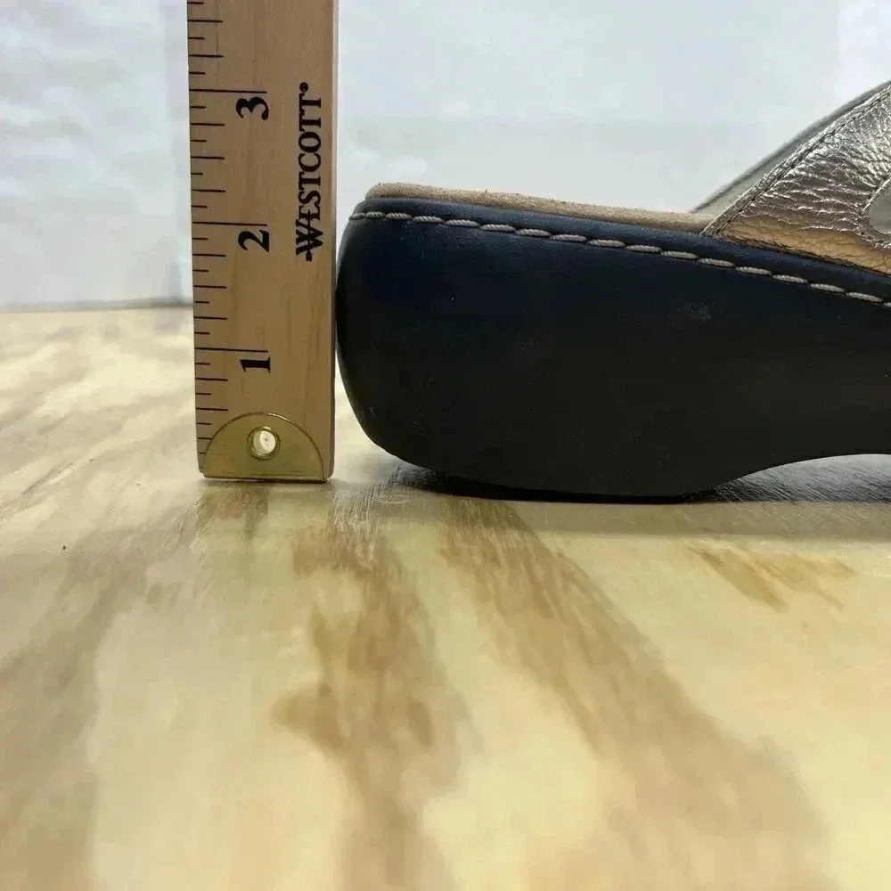 Clarks Collection Women's Slide Sandals Soft Cushion Sz 9.5 Metallic Gold